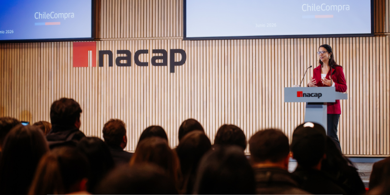 Mireya Valdebenito, Jefa de la División de Gestión Usuaria de ChileCompra, presenta en firma de convenio con Inacap