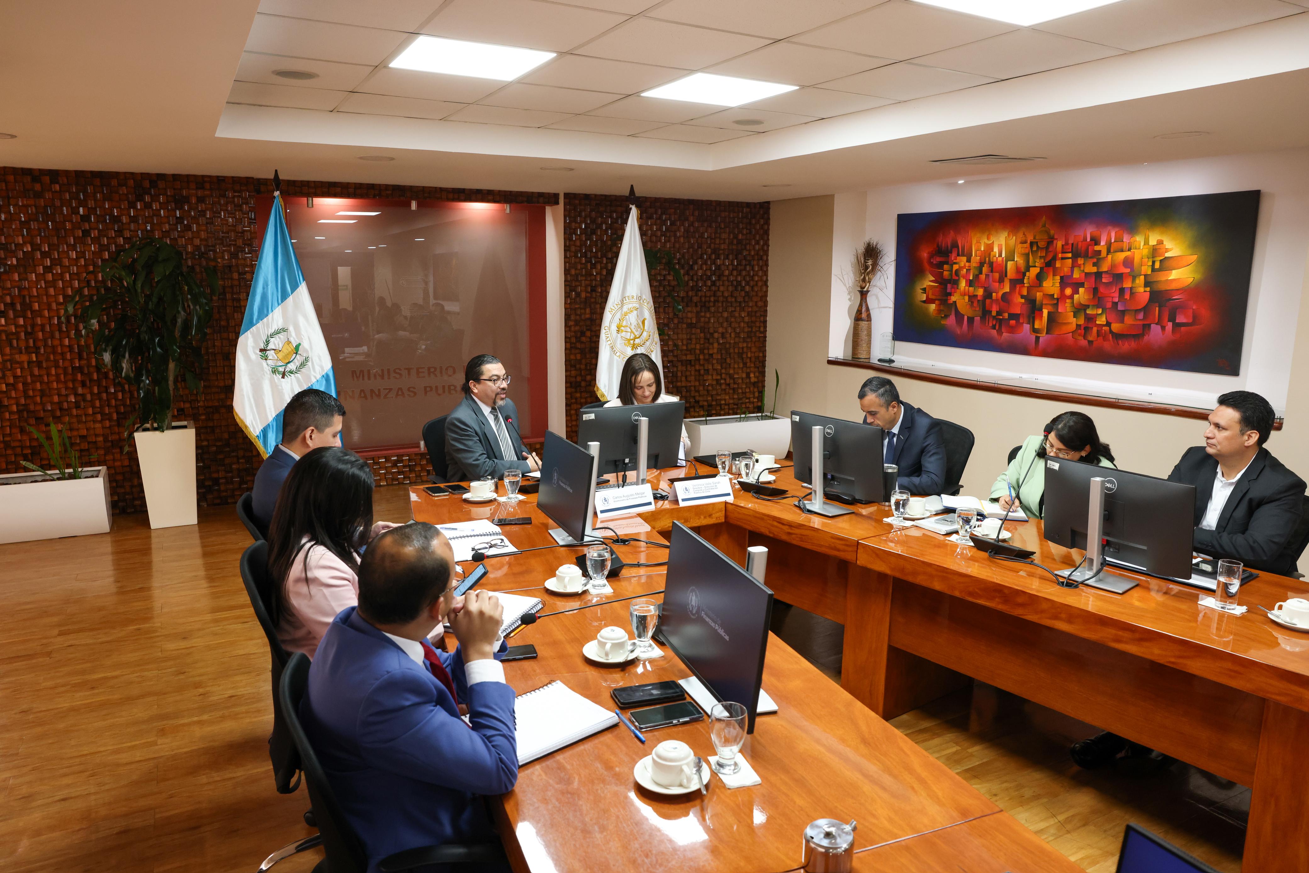 Invitada por el Gobierno de Guatemala, a través del Proyecto Justicia y Transparencia de la Agencia de los Estados Unidos para el Desarrollo Internacional (USAID), Verónica Valle, directora de ChileCompra participó en el Evento “Innovación, Coordinación y Participación Ciudadana: Hacia un Sistema Nacional Anticorrupción”, efectuado este 12 y 13 de noviembre en Ciudad de Guatemala.