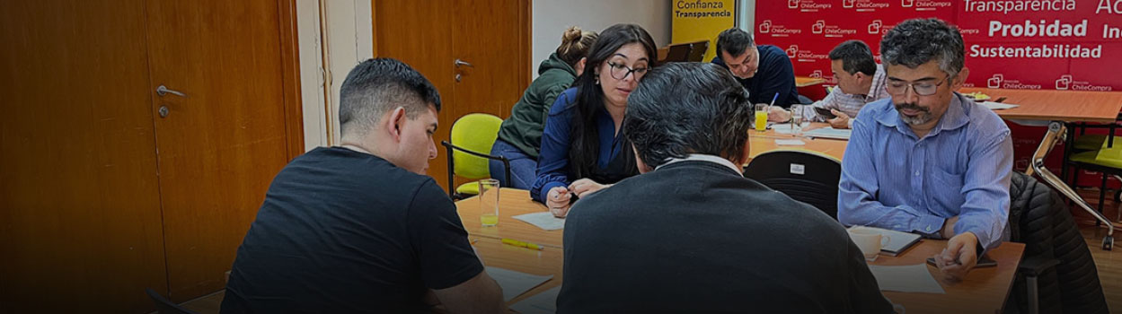 ChileCompra reúne a 57 participantes en talleres piloto sobre compras públicas en Santiago y Los Ángeles
